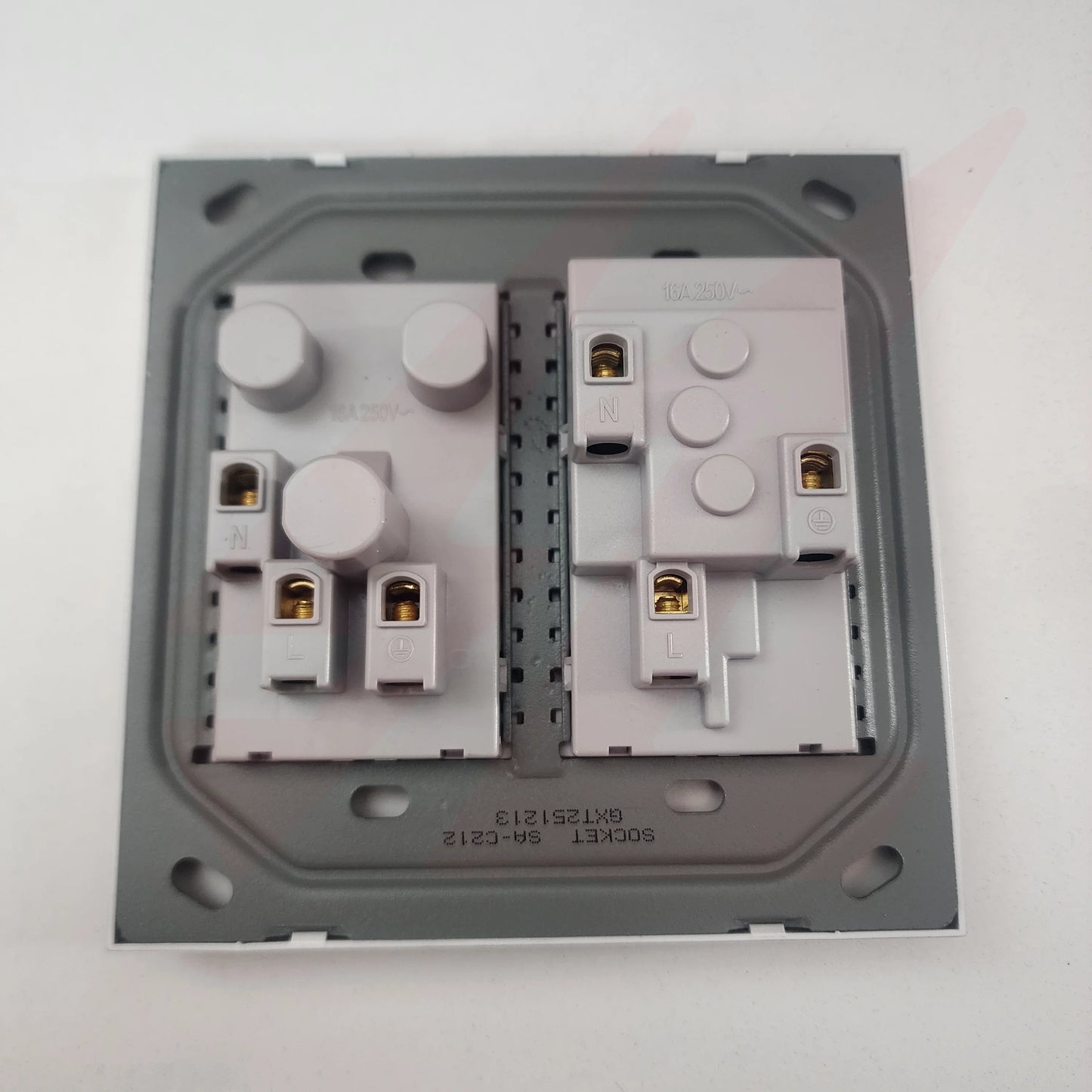 SA/Euro single socket Silver modren Wall Plate design.
Smart Life Lighting & Electrical