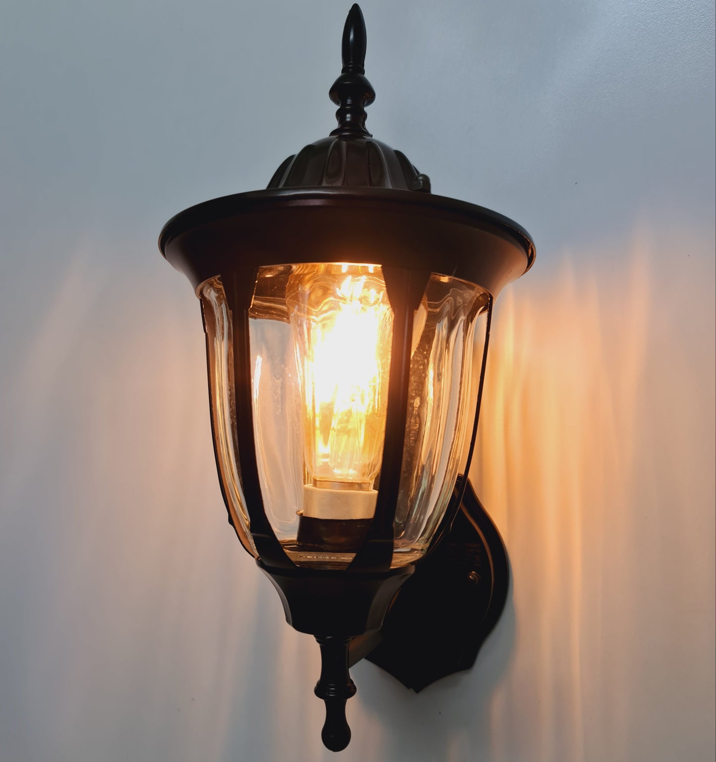 Vintage Style Outdoor Wall Lantern with Clear Glass Shade
Smart Life Lighting & Electrical