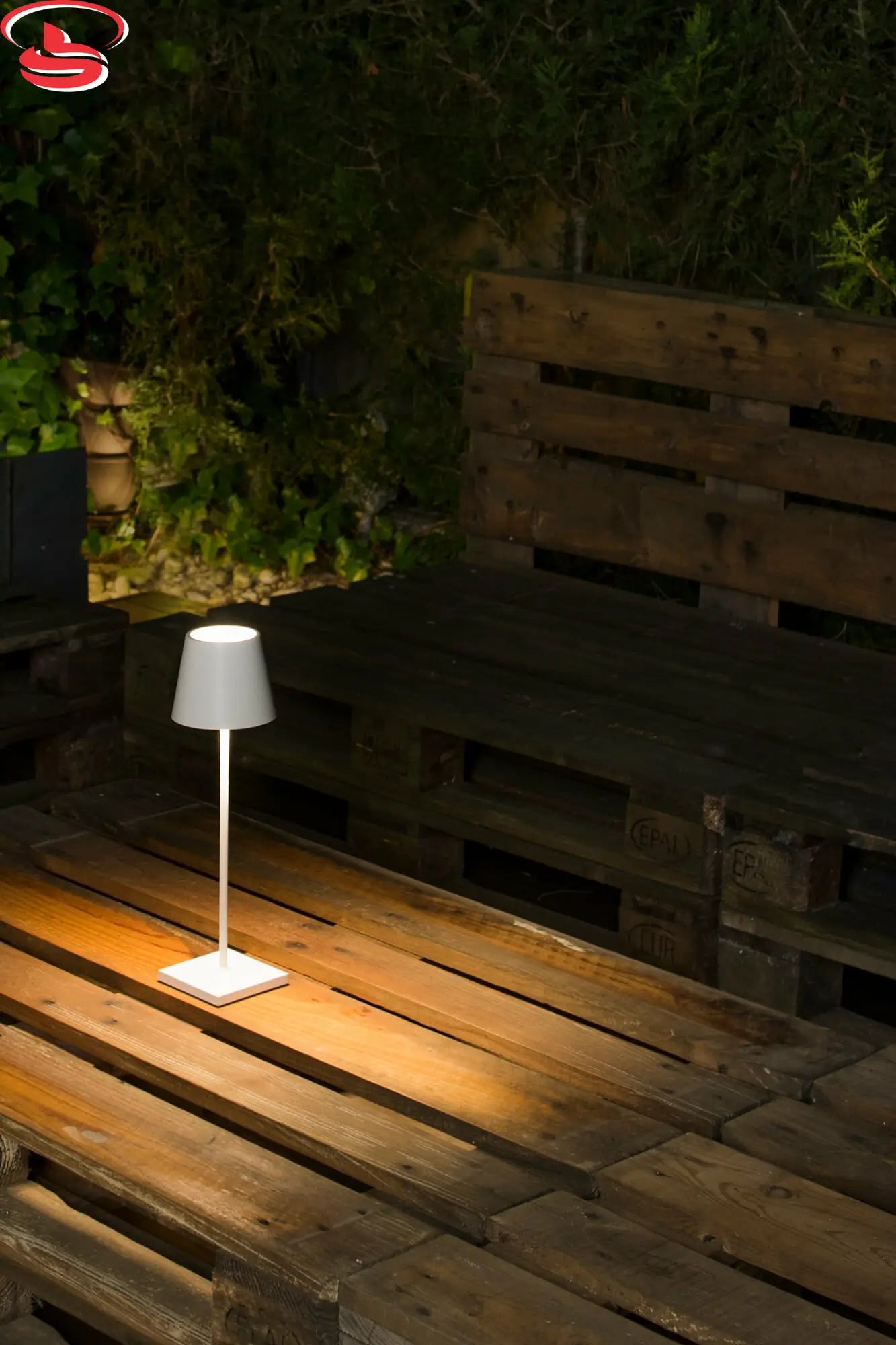 Modern adjustable rechargeable LED touch lamp with metal body and 3 colour modes – elegant table lamp for bedroom, living room, and restaurant décor in South Africa.
Smart Life Lighting & Electrical