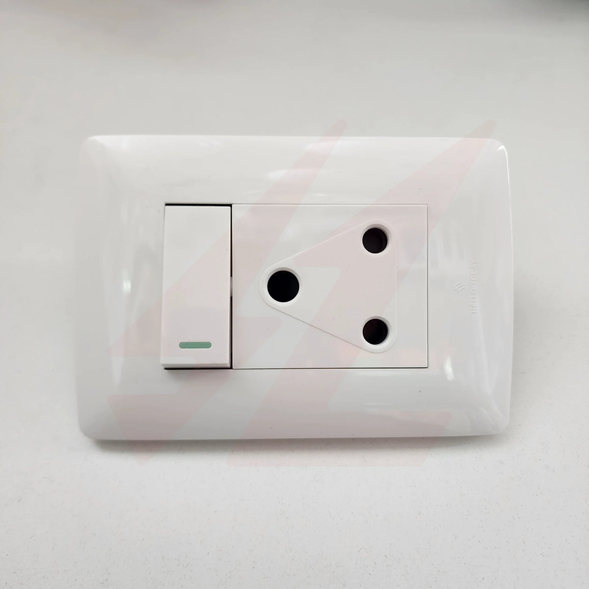 Single Electrical Socket 2x4 White modren Wall Plate design.
Smart Life Lighting & Electrical		