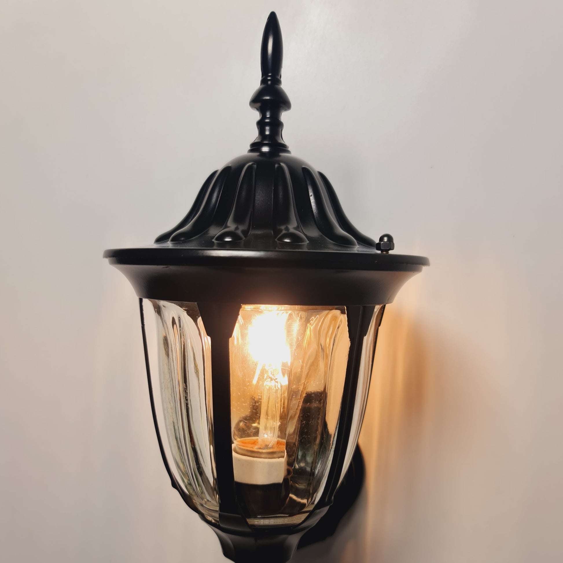 Vintage Style Outdoor Wall Lantern with Clear Glass Shade
Smart Life Lighting & Electrical