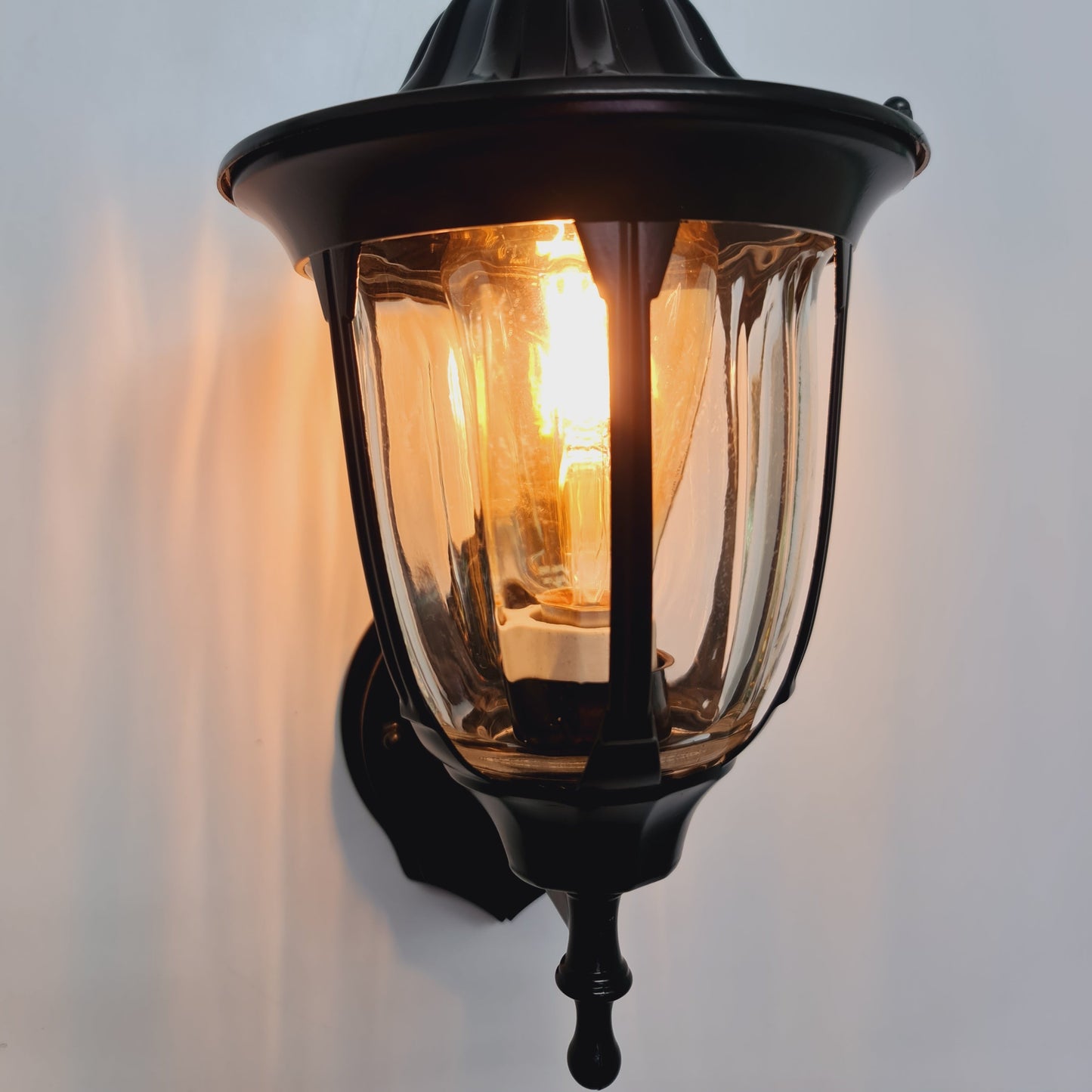 Vintage Style Outdoor Wall Lantern with Clear Glass Shade
Smart Life Lighting & Electrical